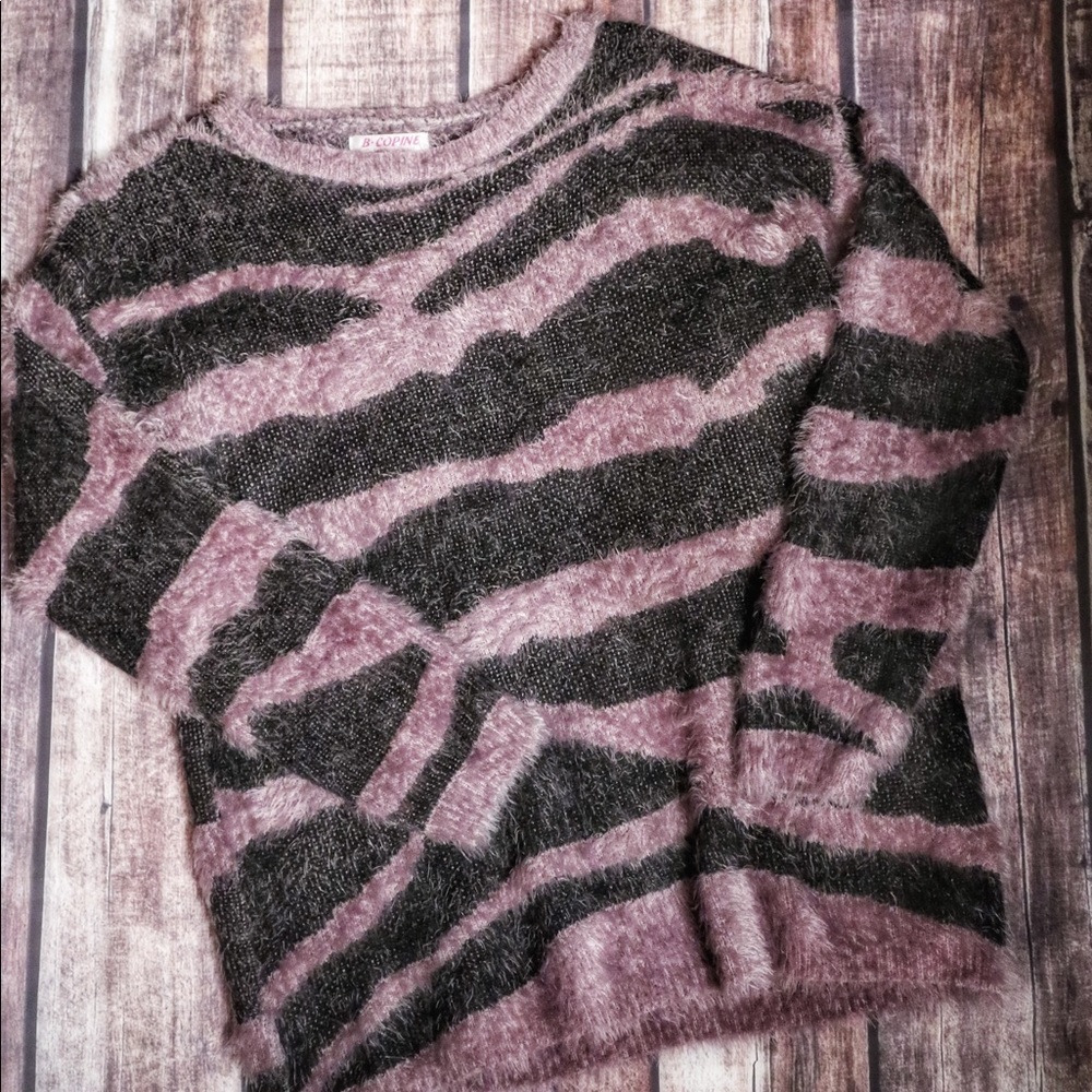 Fun vintage animal design sweater